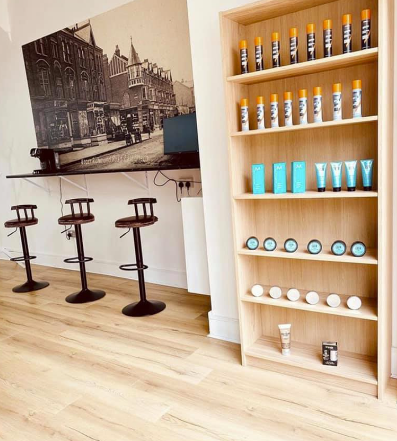 Grooming product shelf